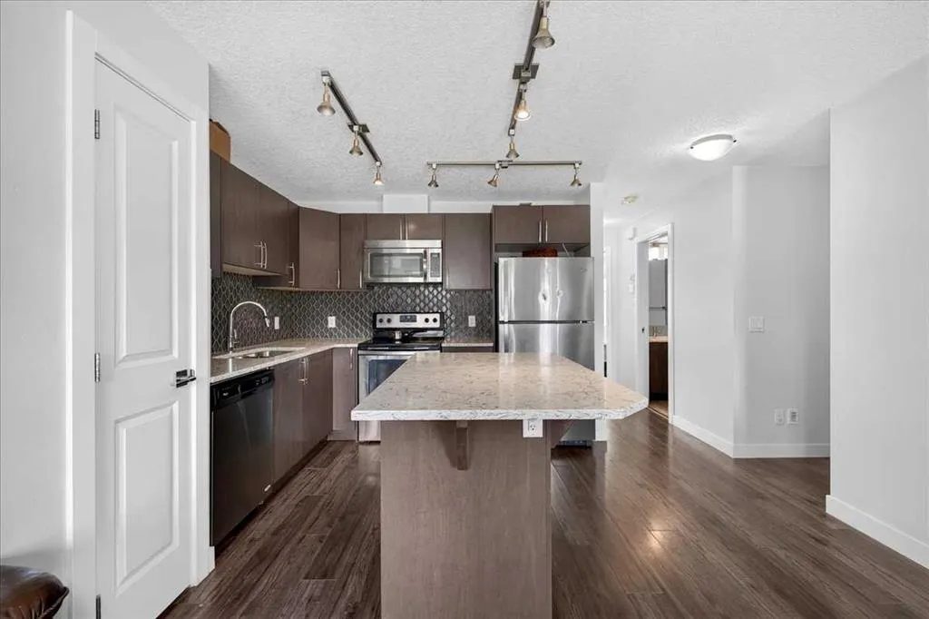 171 Evanscrest Gardens NW