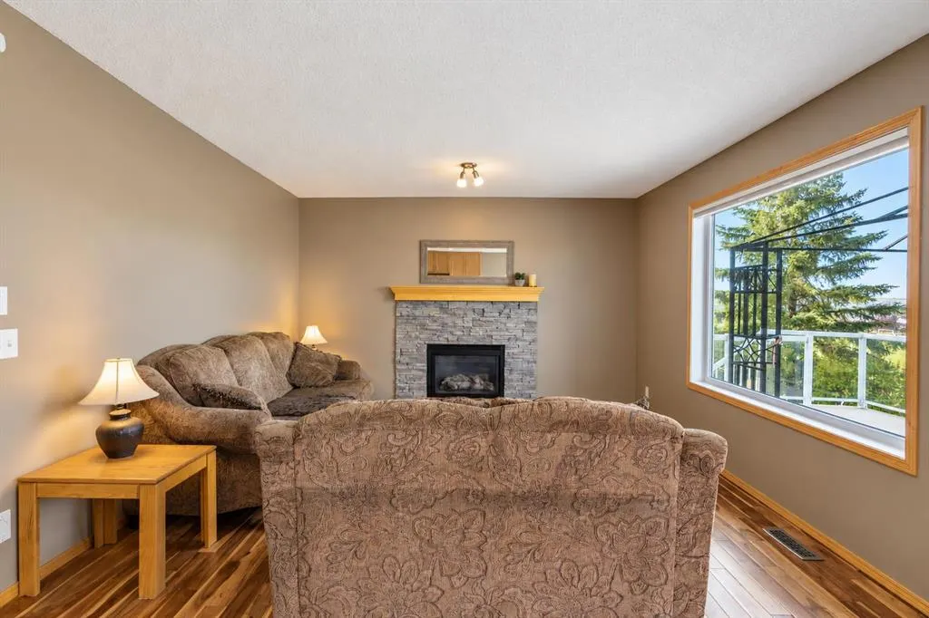 93 Tuscany Meadows Common NW