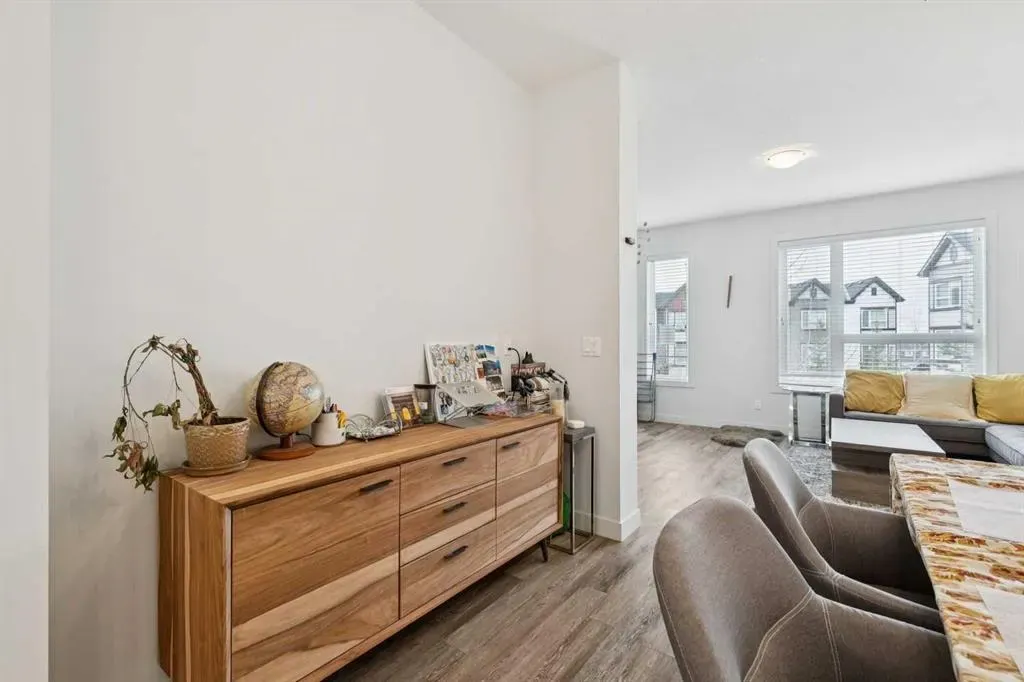11 Evanscrest Mews NW #108
