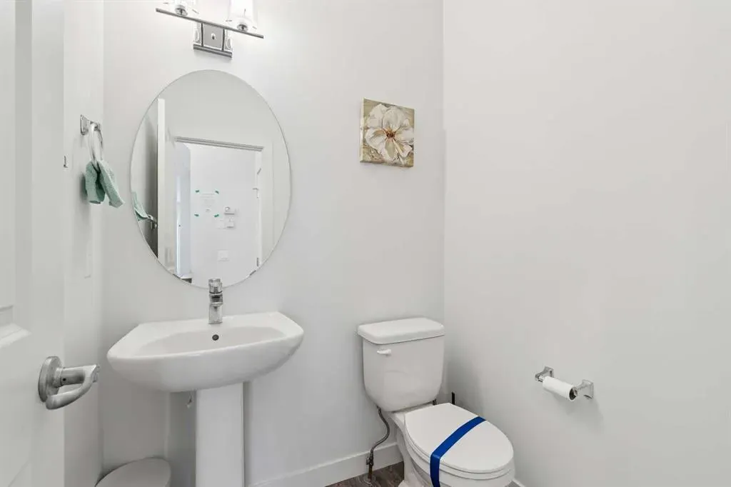 11 Evanscrest Mews NW #108