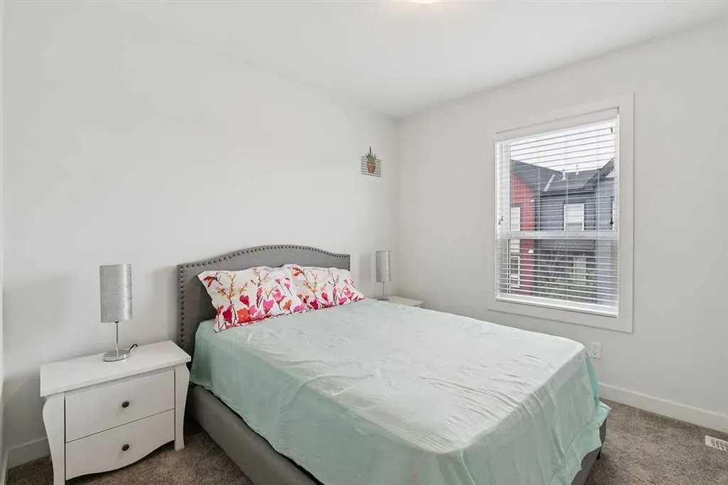 11 Evanscrest Mews NW #108