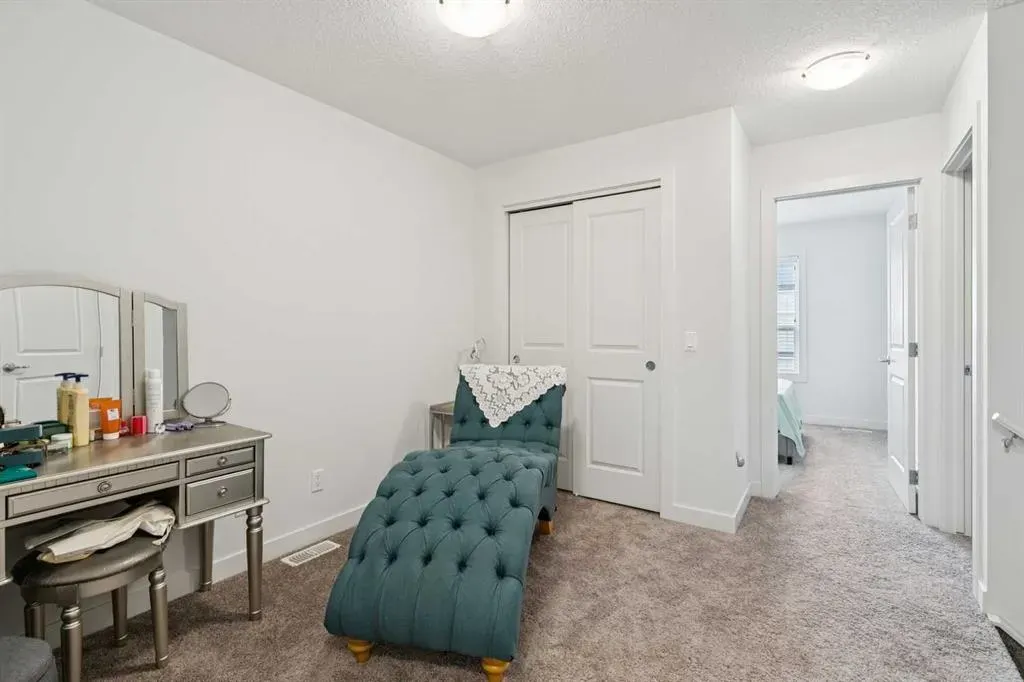 11 Evanscrest Mews NW #108