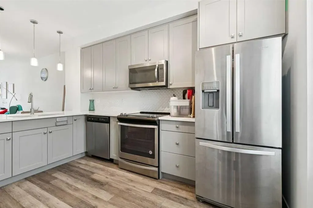 11 Evanscrest Mews NW #108
