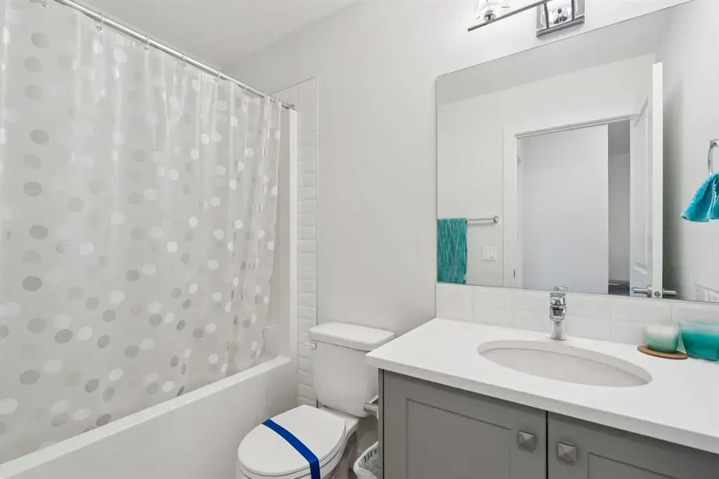 11 Evanscrest Mews NW #108