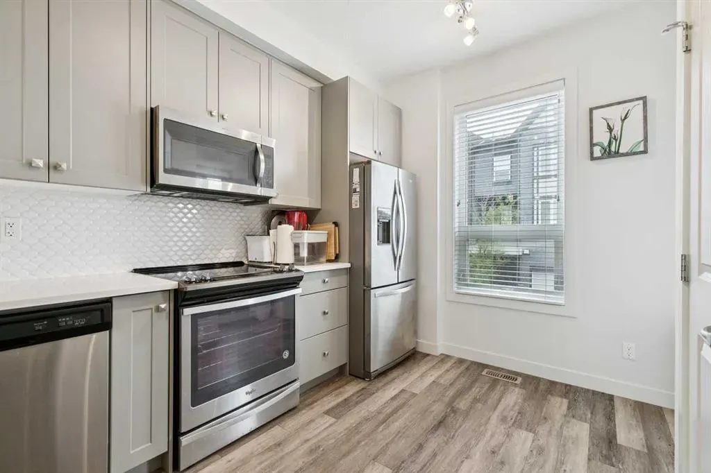 11 Evanscrest Mews NW #108