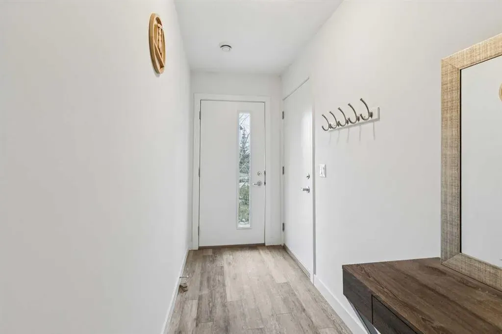 11 Evanscrest Mews NW #108