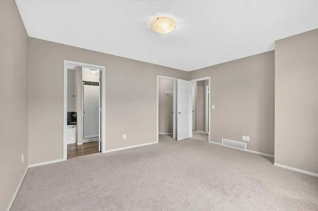 380 Royal Oak Heights NW