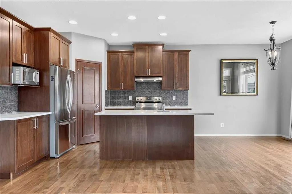 380 Royal Oak Heights NW