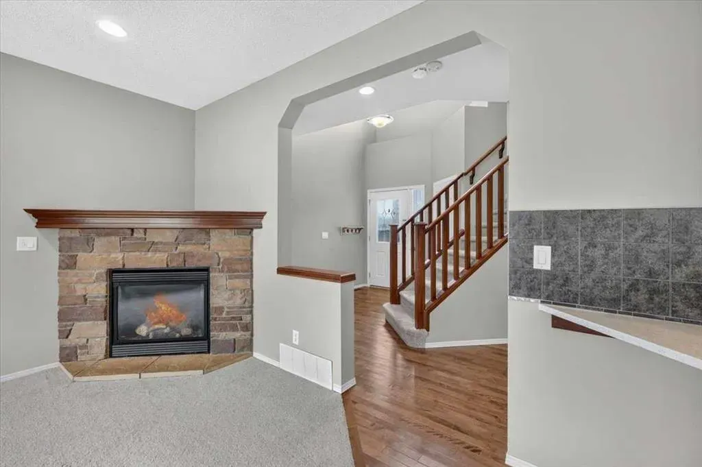 380 Royal Oak Heights NW