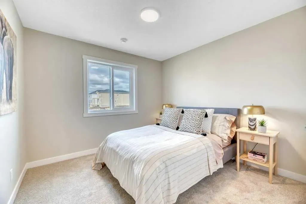 212 Edgefield Bay