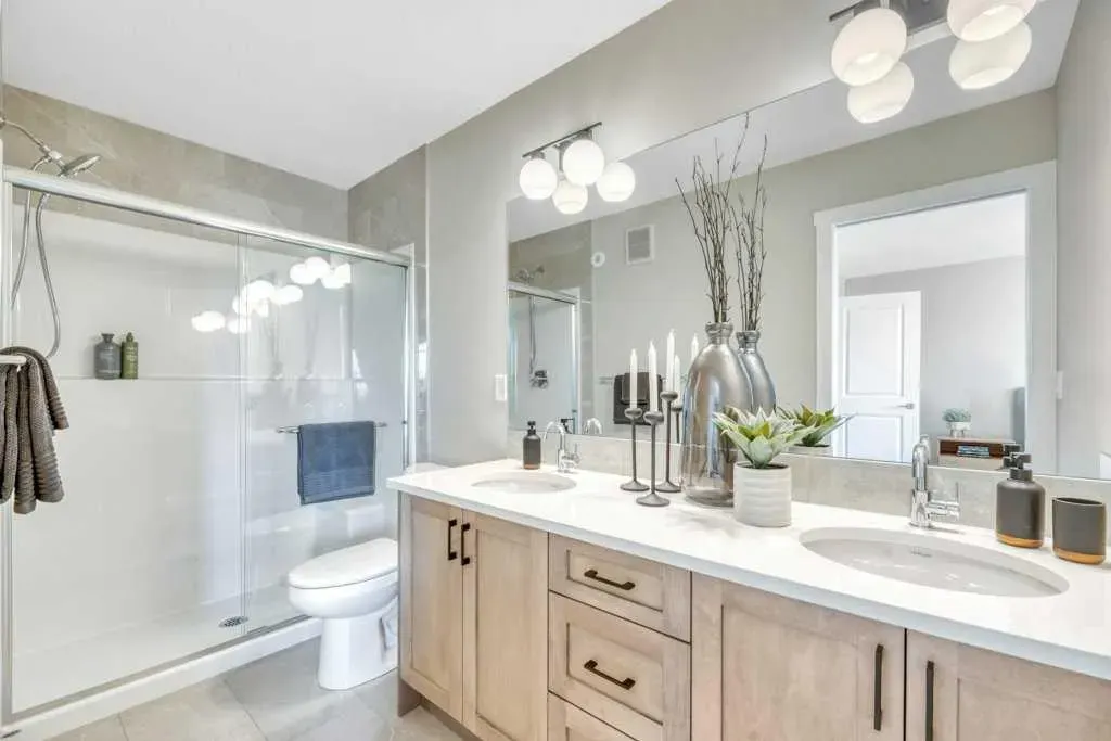 212 Edgefield Bay