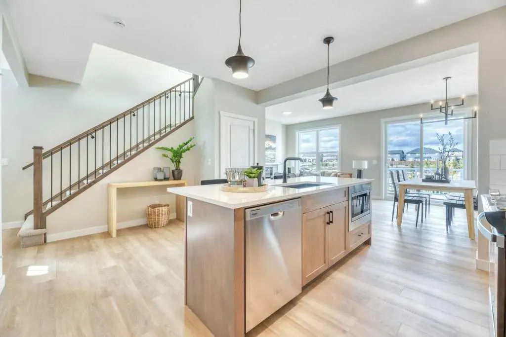 212 Edgefield Bay