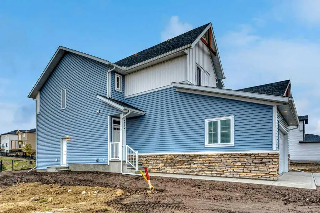 212 Edgefield Bay
