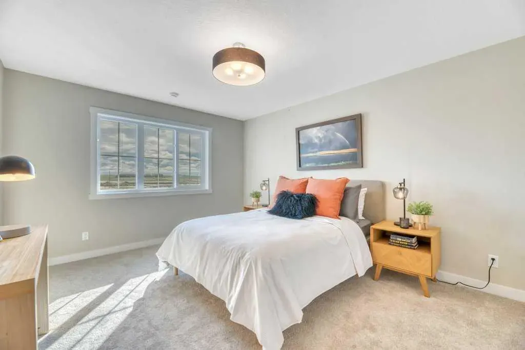 212 Edgefield Bay