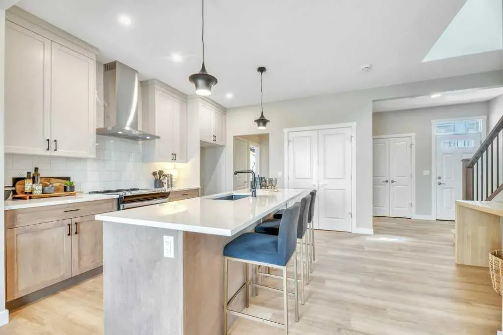 212 Edgefield Bay