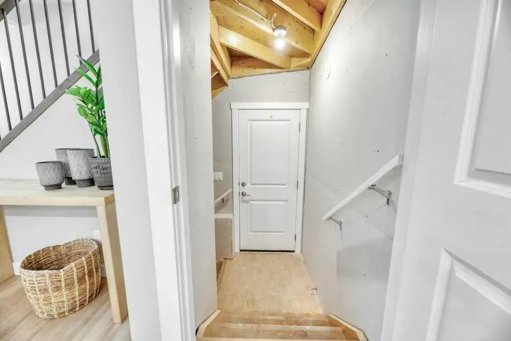 212 Edgefield Bay