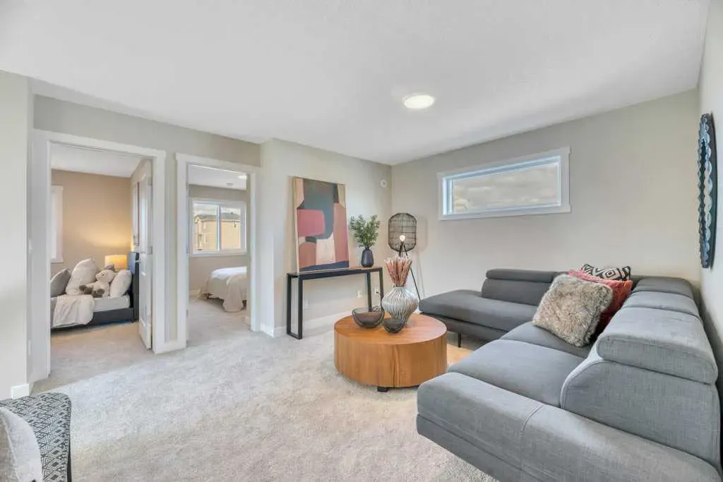 212 Edgefield Bay