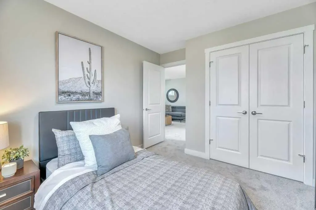 212 Edgefield Bay