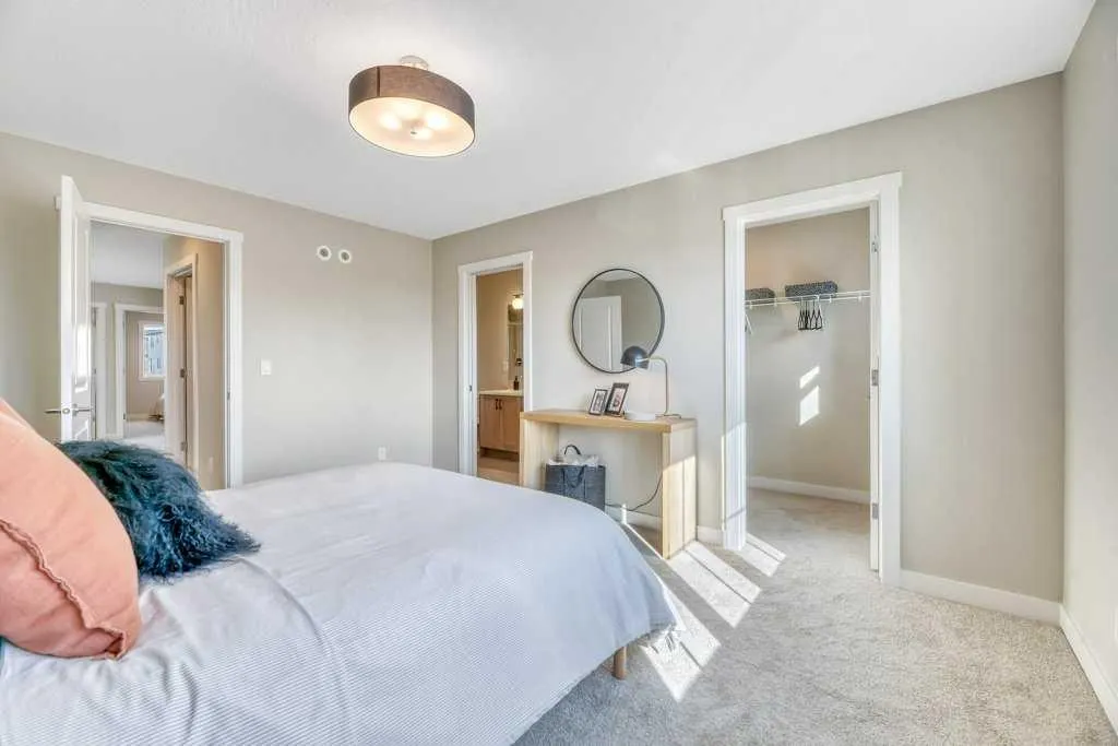 212 Edgefield Bay