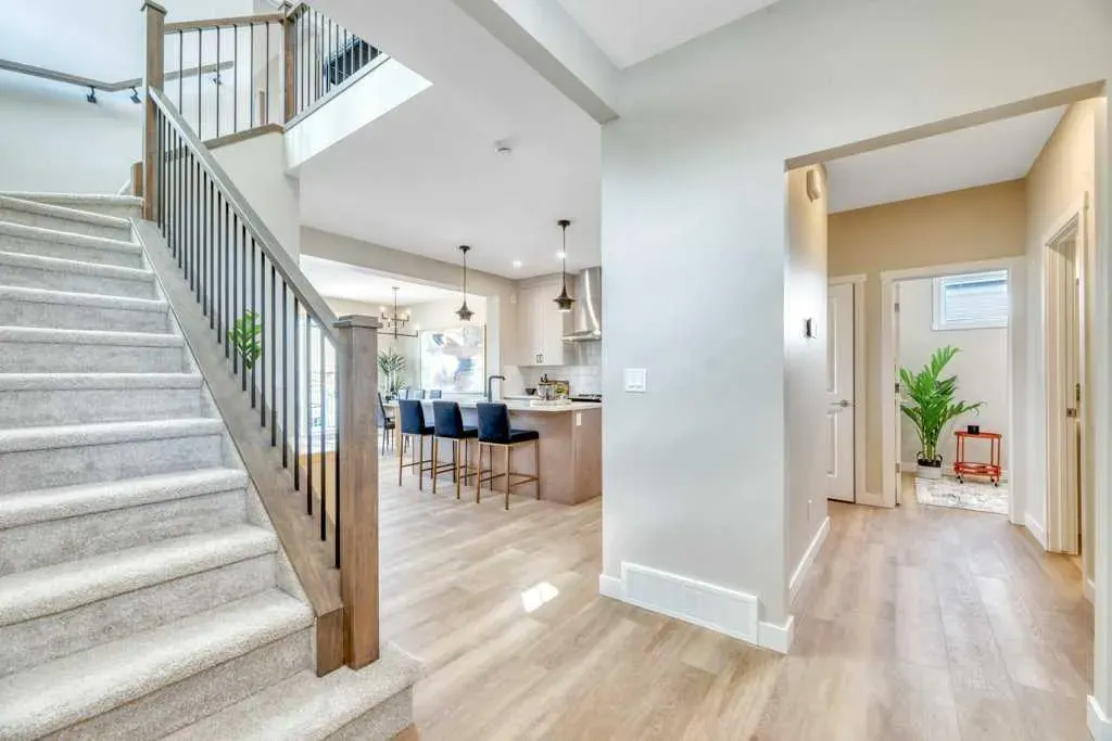 212 Edgefield Bay