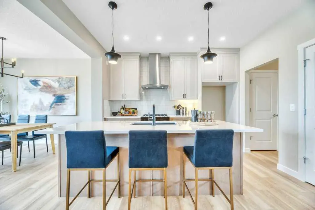212 Edgefield Bay