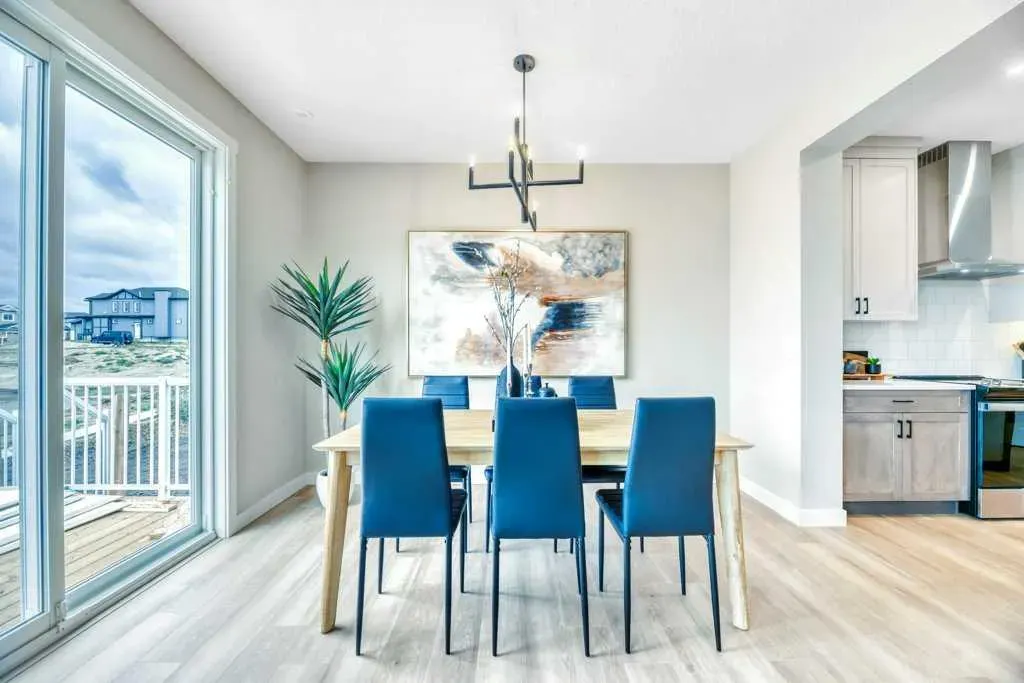 212 Edgefield Bay