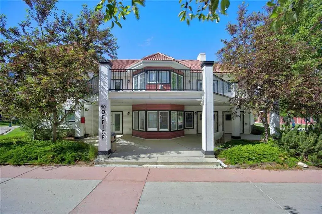 20 Royal Oak Plaza NW #226