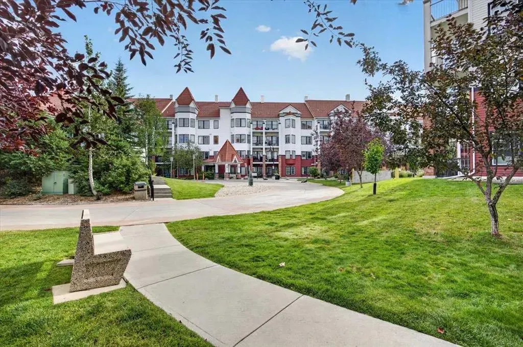20 Royal Oak Plaza NW #226