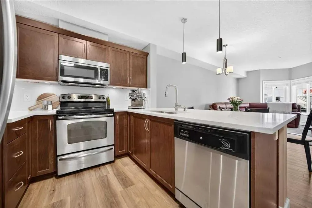 20 Royal Oak Plaza NW #226