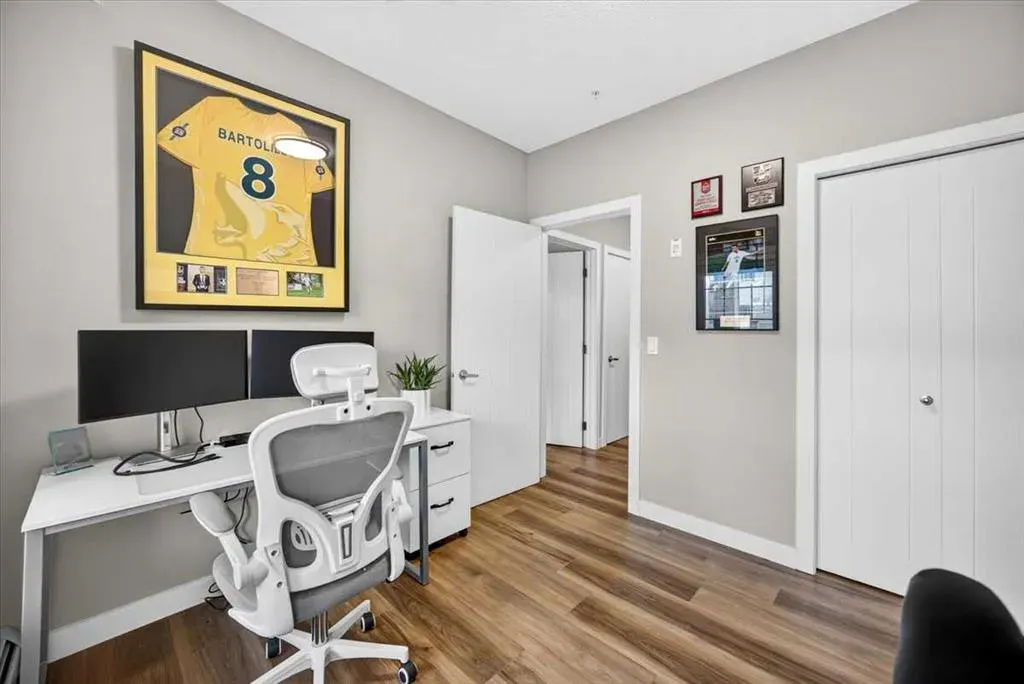 20 Royal Oak Plaza NW #226