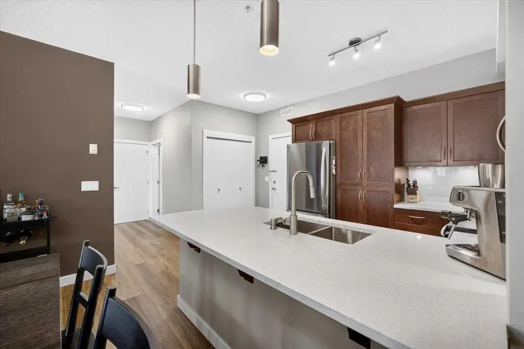 20 Royal Oak Plaza NW #226
