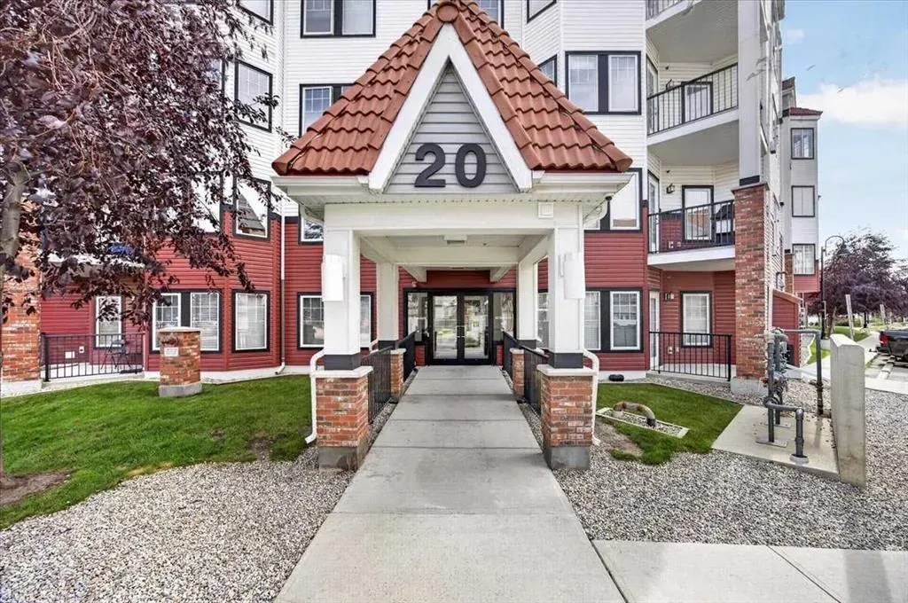 20 Royal Oak Plaza NW #226