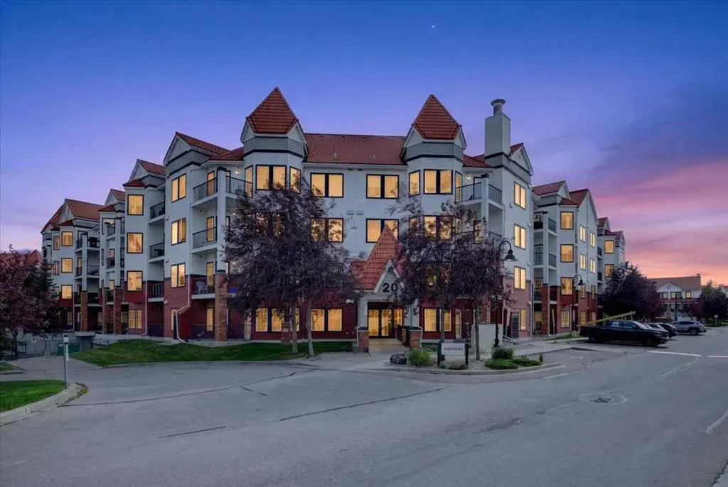 20 Royal Oak Plaza NW #226