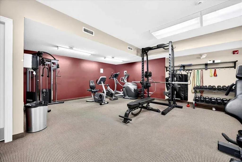 20 Royal Oak Plaza NW #226