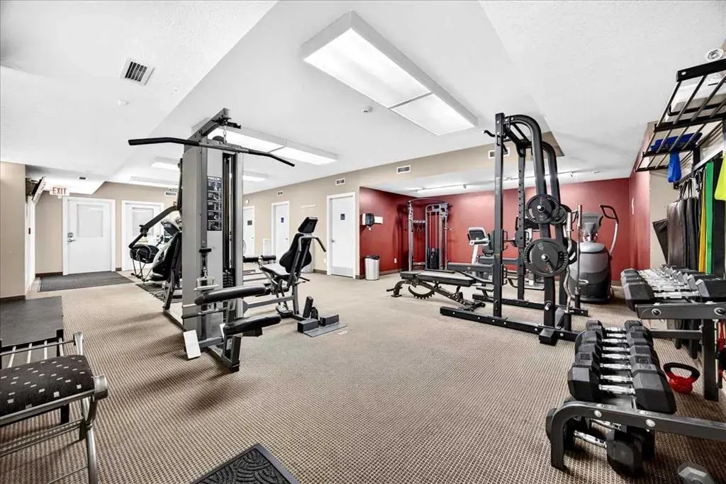 20 Royal Oak Plaza NW #226