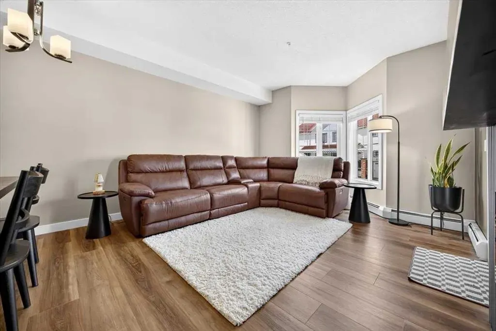20 Royal Oak Plaza NW #226