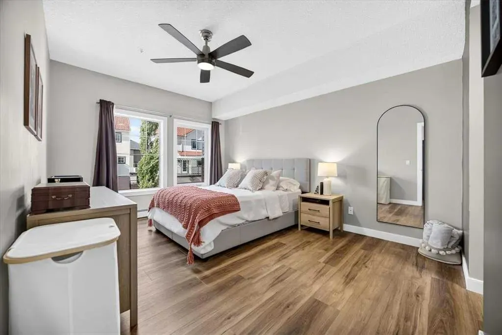 20 Royal Oak Plaza NW #226
