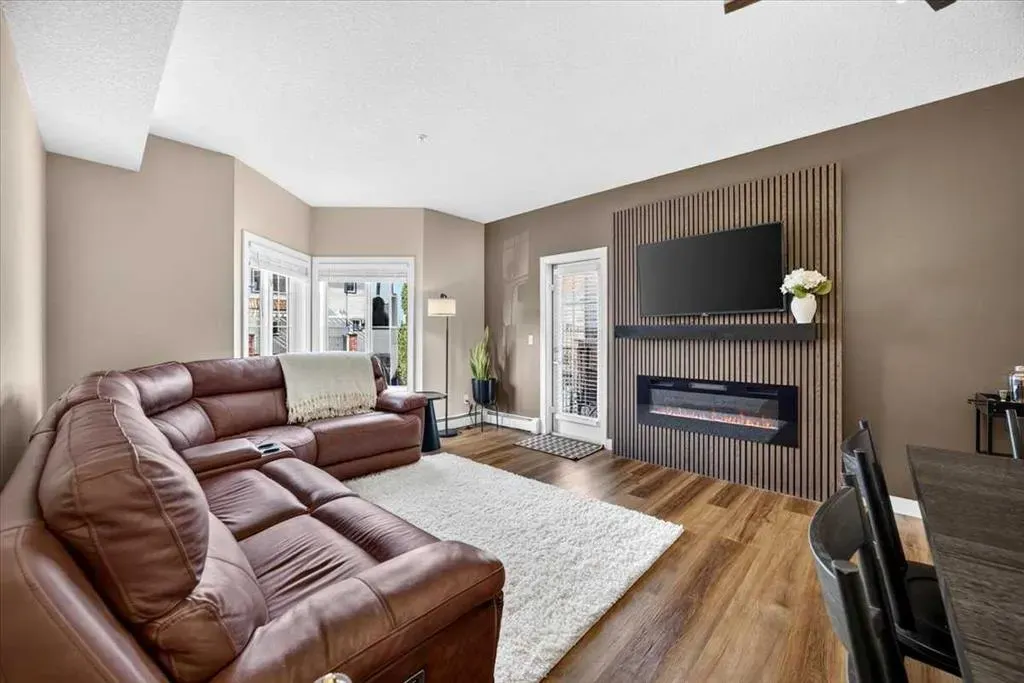 20 Royal Oak Plaza NW #226