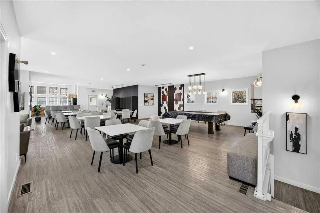 20 Royal Oak Plaza NW #226