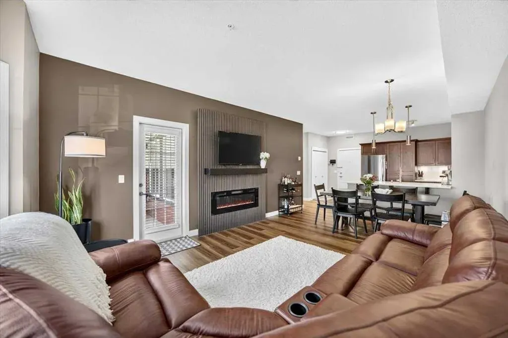 20 Royal Oak Plaza NW #226