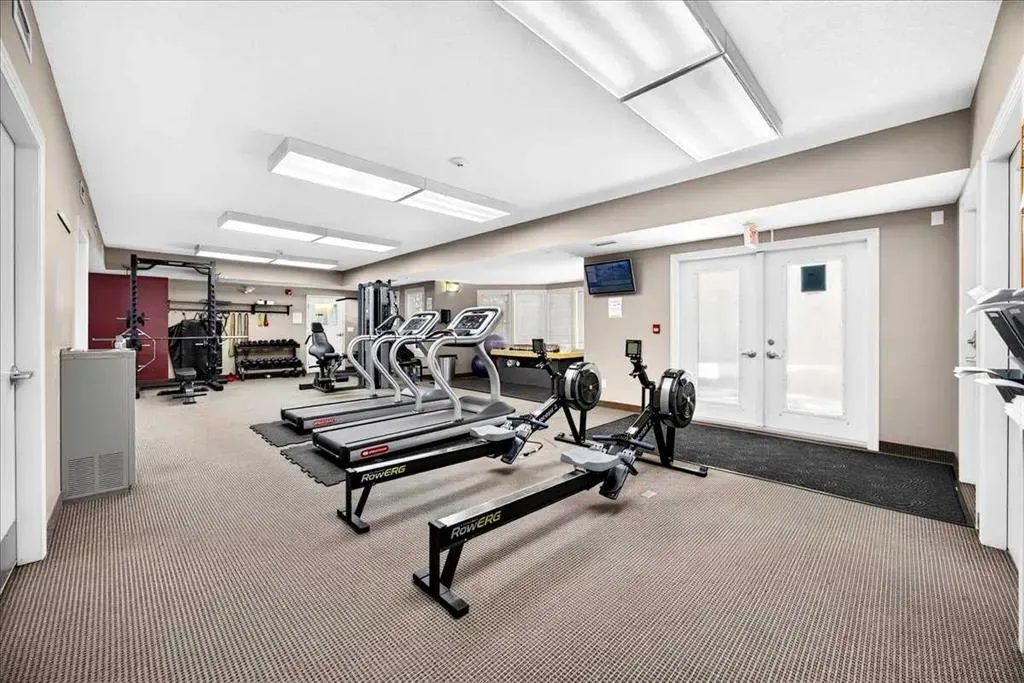 20 Royal Oak Plaza NW #226
