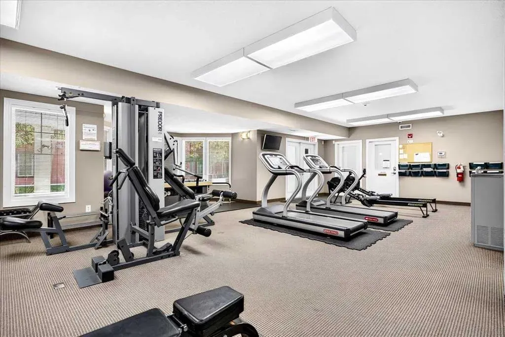 20 Royal Oak Plaza NW #226