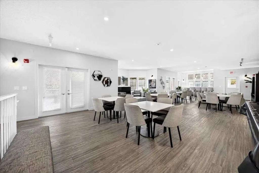 20 Royal Oak Plaza NW #226