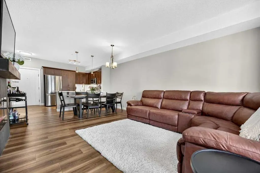 20 Royal Oak Plaza NW #226