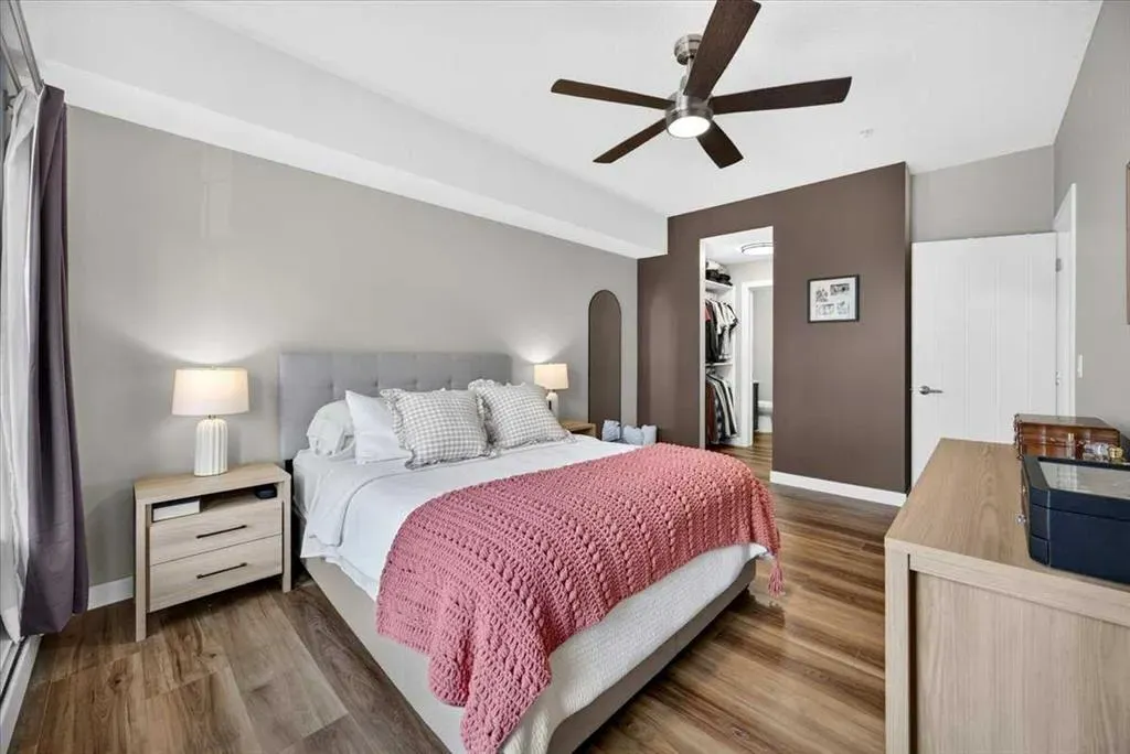 20 Royal Oak Plaza NW #226