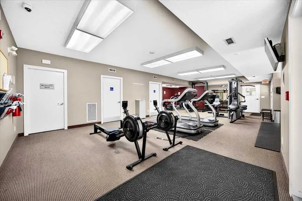 20 Royal Oak Plaza NW #226