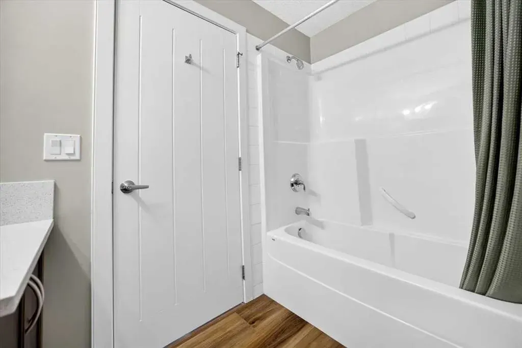 20 Royal Oak Plaza NW #226
