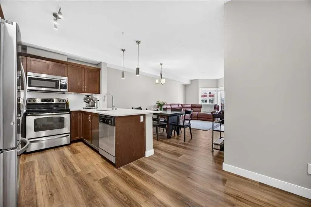 20 Royal Oak Plaza NW #226