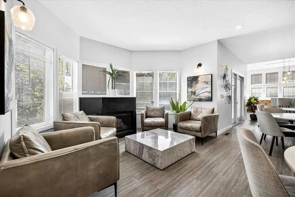20 Royal Oak Plaza NW #226