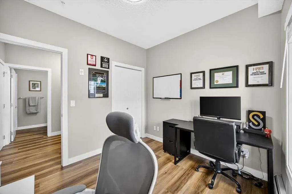 20 Royal Oak Plaza NW #226